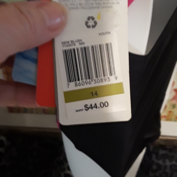 PRICE DROP TODAY NWT CUTE YOUTH SWIMSUIT - Picture 4 of 7